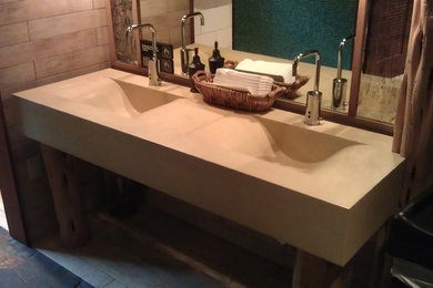 Bathroom w/ Double Sink Vanity