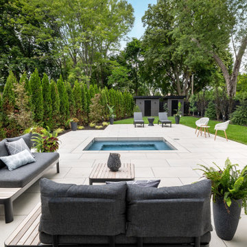 A Contemporary Backyard for Entertaining