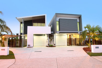 Photo of a contemporary home in Sunshine Coast.