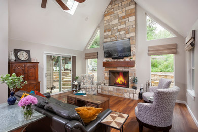 This is an example of a traditional living room in Austin.