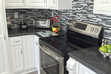 Eat-in kitchen - small modern single-wall eat-in kitchen idea in Raleigh with an island