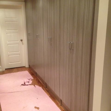 Entryway built-in storage unit in Concrete finish