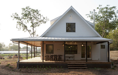 Houzz Tour: A New Texas Farmhouse Pulls a Neat Trick