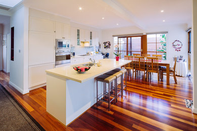 Photo of a contemporary kitchen in Melbourne.