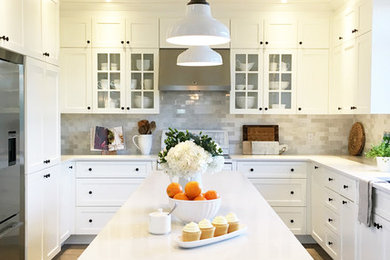 Inspiration for a timeless kitchen remodel in Montreal