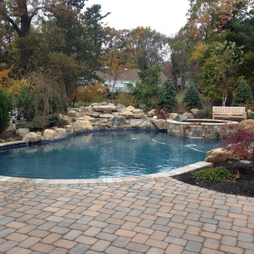 Custom Pools & Spas