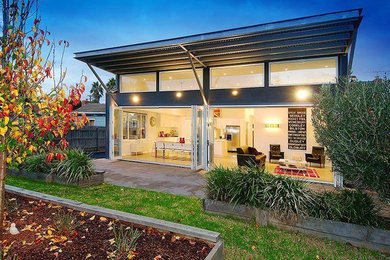 Photo of a contemporary verandah in Melbourne.