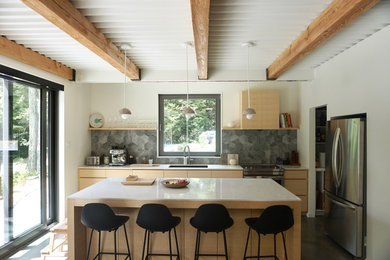 Kitchen - kitchen idea in Montreal