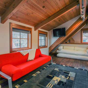 586 West Pacific