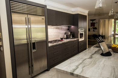 Inspiration for a large modern kitchen in Geelong.