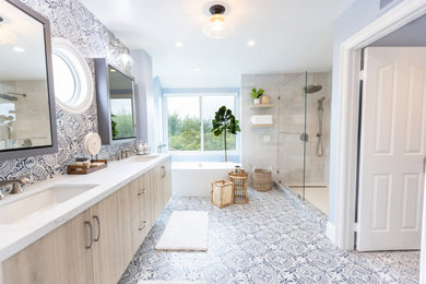 Example of a transitional bathroom design in Los Angeles