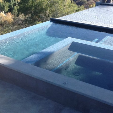 Infinity pool and spa with automatic pool cover