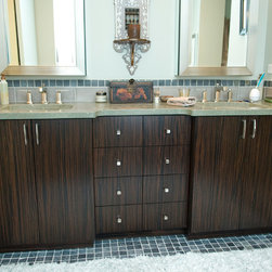 Macasar Vanity - Products
