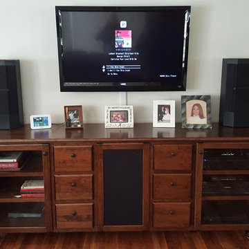 Old Town Daphne Entertainment Console