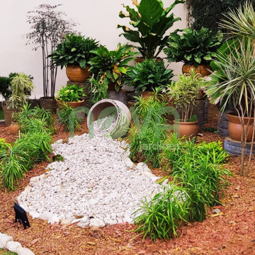 Diseños rústicos con ollas, piedras y plantas