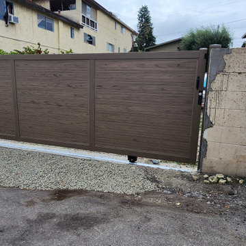 Outdoor Vinyl Gate and Fence
