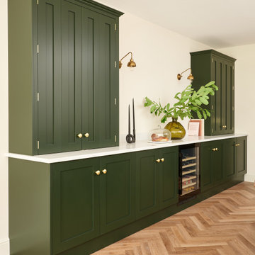 Green Shaker with Relaxed Dining