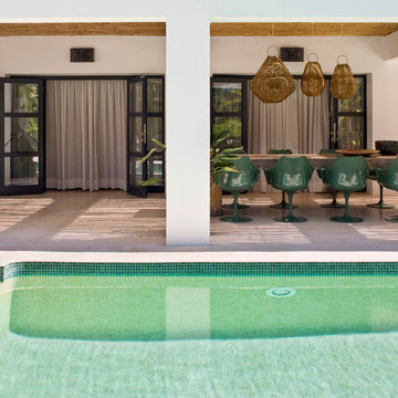 Piscinas ¡de sueño! con mosaico beige | Agua azul turquesa