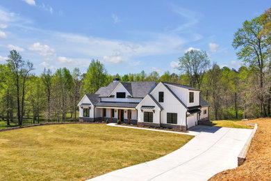 Inspiration for a craftsman exterior home remodel in Atlanta