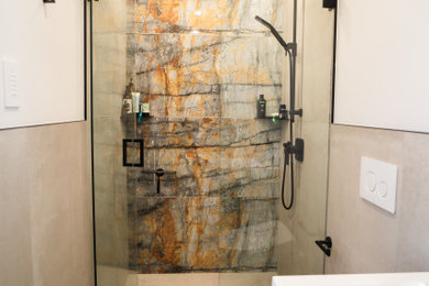 Example of a trendy bathroom design in Toronto
