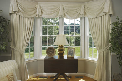 Example of a classic living room design in Austin