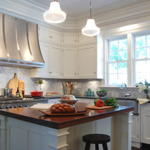 Kitchen - 10 foot ceiling