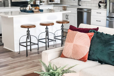 Example of a trendy living room design in Columbus
