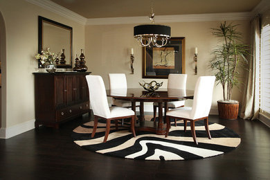 Example of a minimalist dining room design in Houston