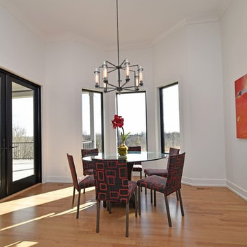 Breakfast Nook / Covered Deck