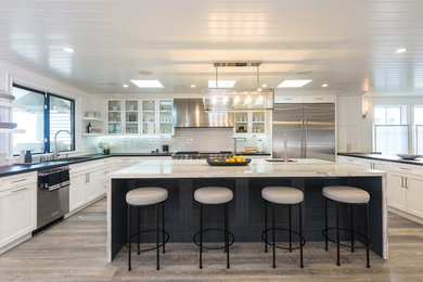 Kitchen photo in Los Angeles