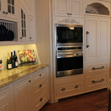 Lake Home featuring Florid Leaves Hardware