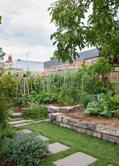 An Edible Cottage Garden With a Pleasing Symmetry