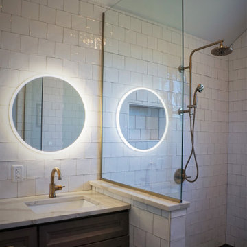 Bright, Beachy Bathroom