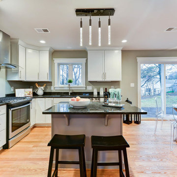 Family Style, eat in kitchen newly remodeled