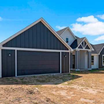Siding Installation - James Hardie B&B in Arctic White & Midnight Black
