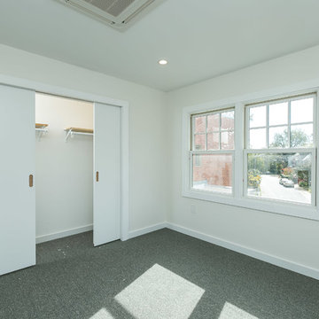 The Courtyard at 3400 Roland Ave