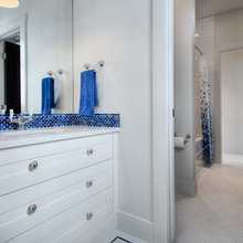 Shannon house Hunter Bathroom