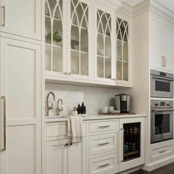 Kitchen – Custom Glass Cabinets and Wet Bar
