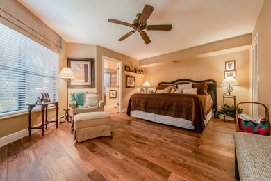 Bedroom - tropical bedroom idea in Orlando