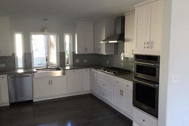 Example of a minimalist kitchen design in Austin