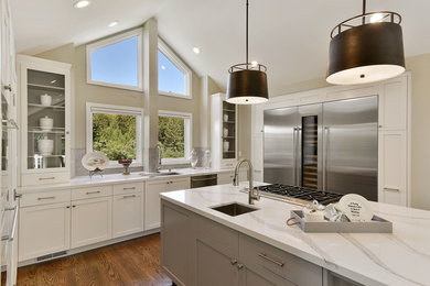 Design ideas for a transitional home design in San Francisco.