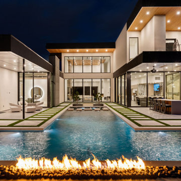 Luxury Pool and Fire Feature at Night – Modern Outdoor Living by Radelli Designs
