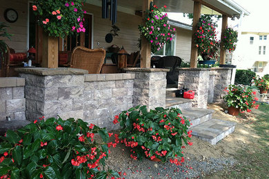 Design ideas for a front yard landscaping in Other.