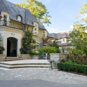 Traditional Outdoor Living