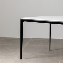 Minimalist Table &ndash; Innovation S - White / Black - Dining Tables