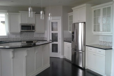 Kitchen - kitchen idea in Calgary