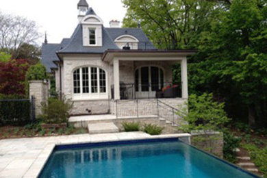 Example of a classic home design design in Toronto