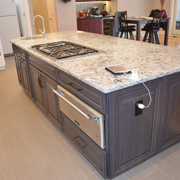 Transitional New Constrn. Kitchen w/ Chantilly & Pebble with Black glaze Island