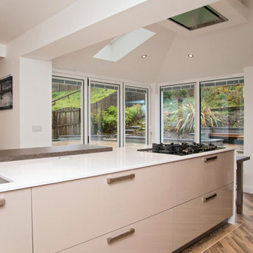 Contemporary Gloss White & Grey Kitchen in Gourock