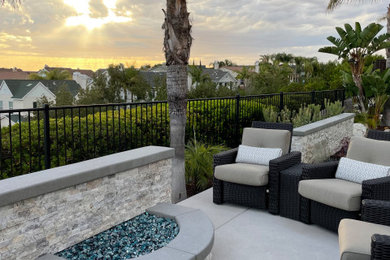 Trendy patio photo in San Diego